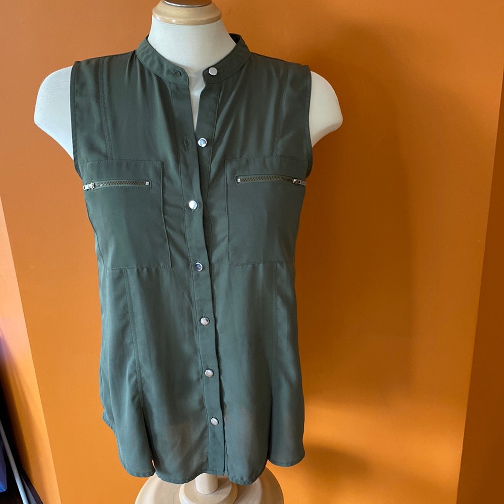 UK2LA ladies sage, green blouse in size small.